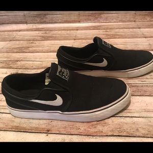 Nike Black/White Slip on Skateboard shoes Sz 5